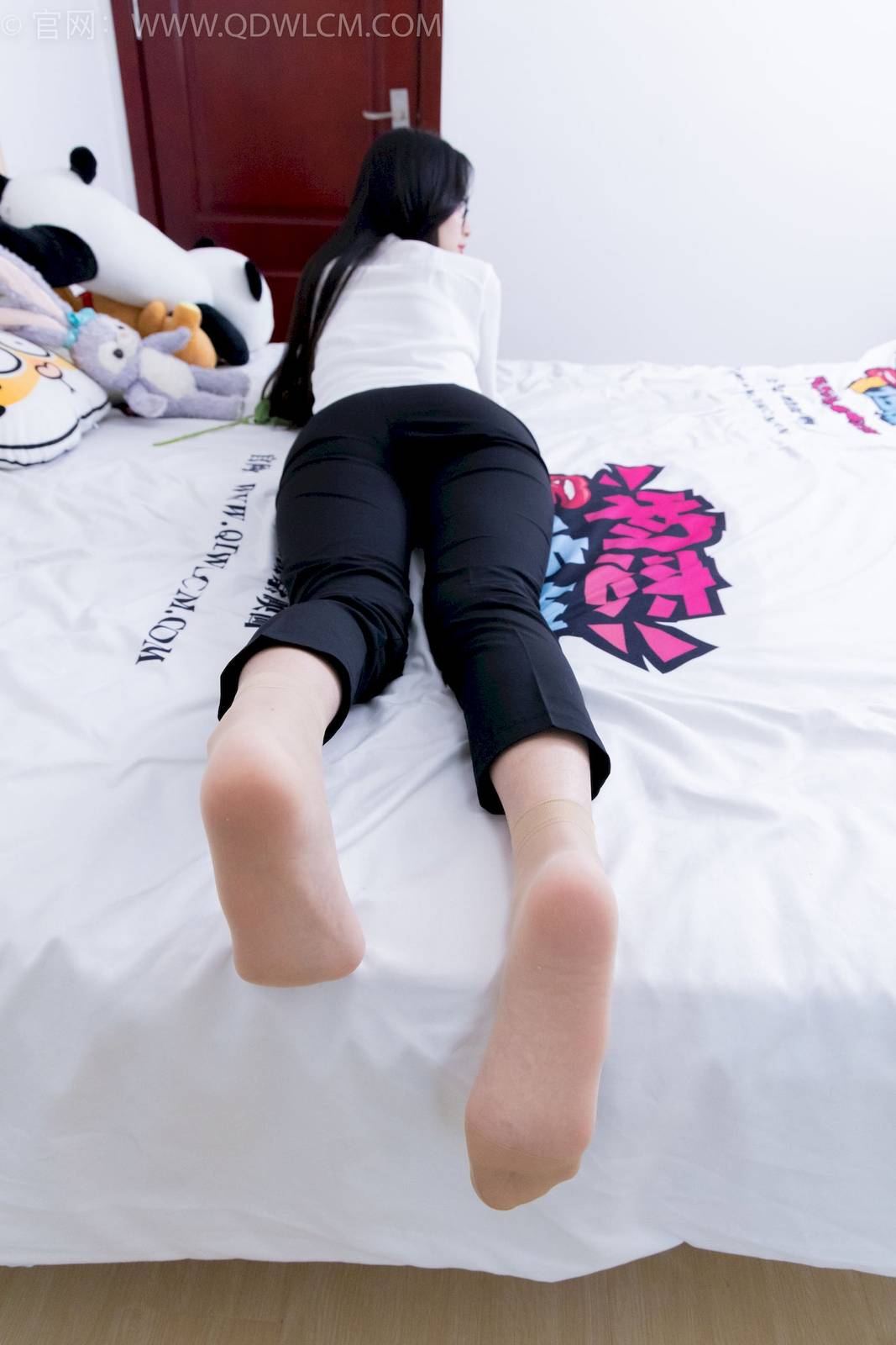 物恋传媒模特小敏白上衣黑色长裤职场丽人写真-60