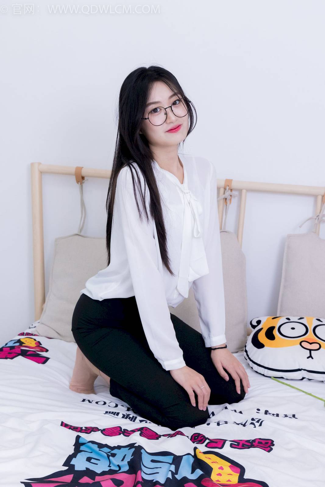 物恋传媒模特小敏白上衣黑色长裤职场丽人写真-79