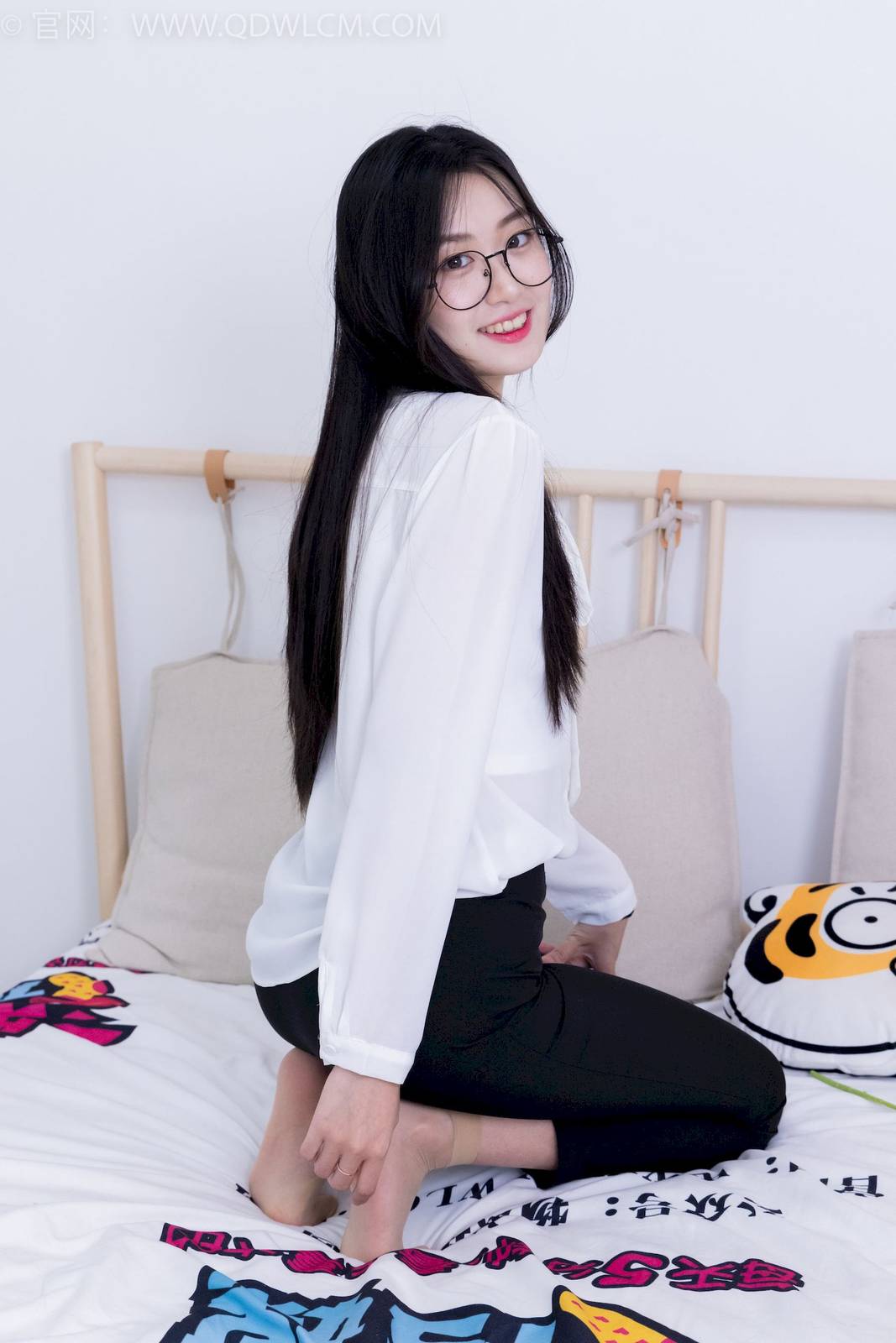 物恋传媒模特小敏白上衣黑色长裤职场丽人写真-86