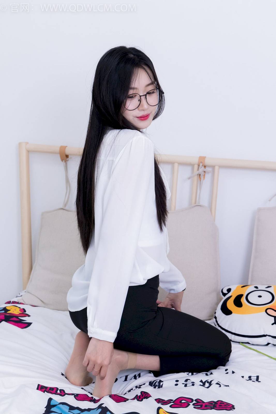 物恋传媒模特小敏白上衣黑色长裤职场丽人写真-85