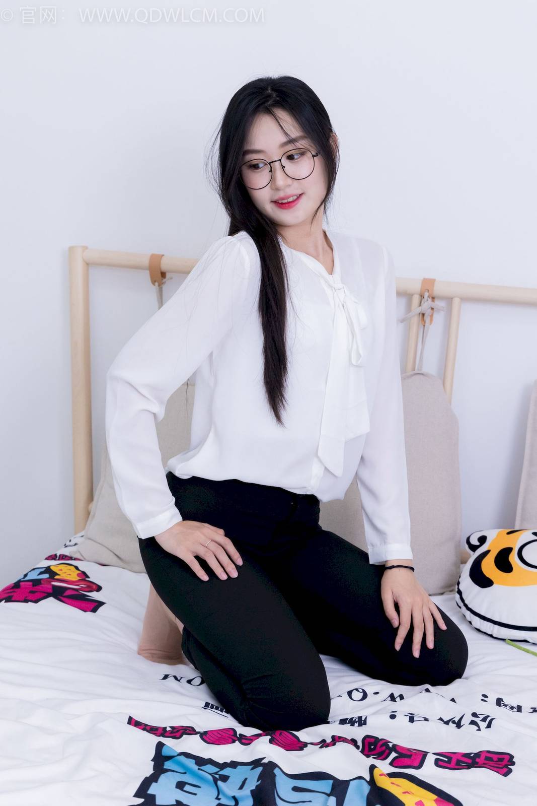 物恋传媒模特小敏白上衣黑色长裤职场丽人写真-84