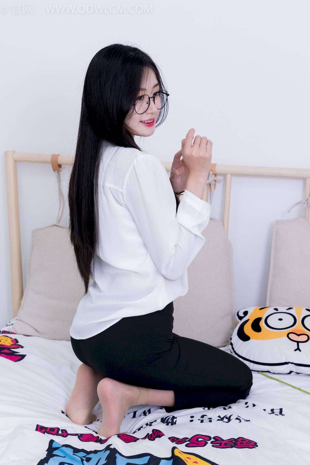 物恋传媒模特小敏白上衣黑色长裤职场丽人写真-89