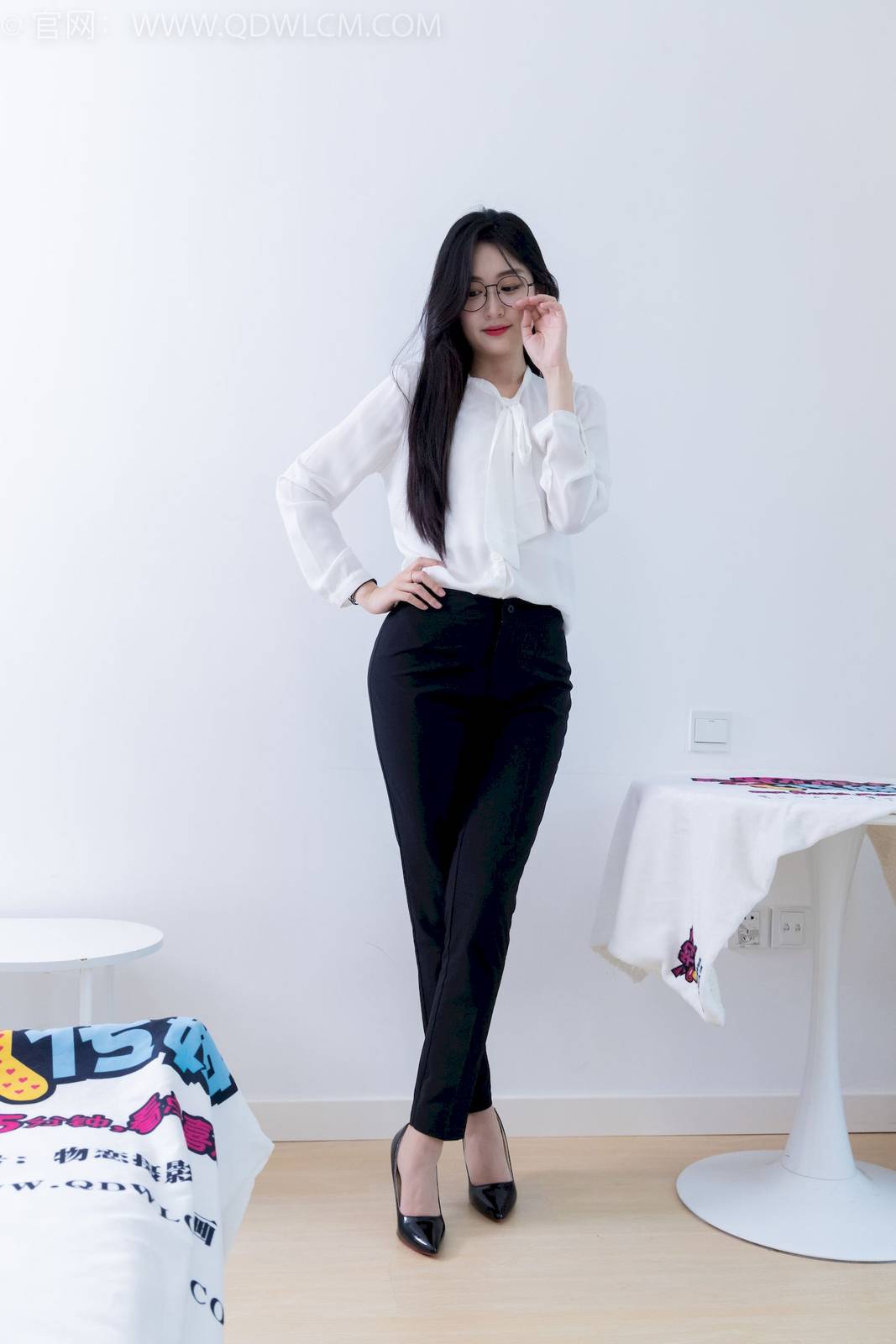 物恋传媒模特小敏白上衣黑色长裤职场丽人写真-111