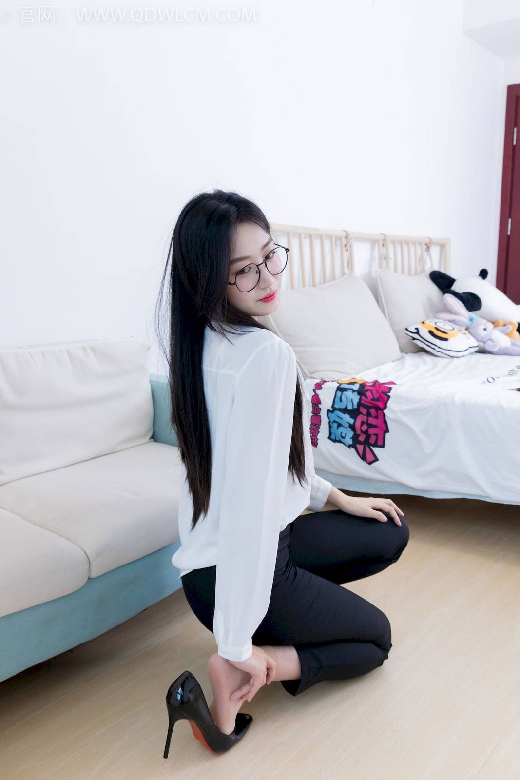 物恋传媒模特小敏白上衣黑色长裤职场丽人写真-108