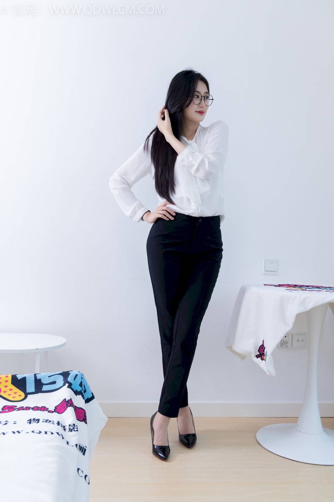 物恋传媒模特小敏白上衣黑色长裤职场丽人写真-122