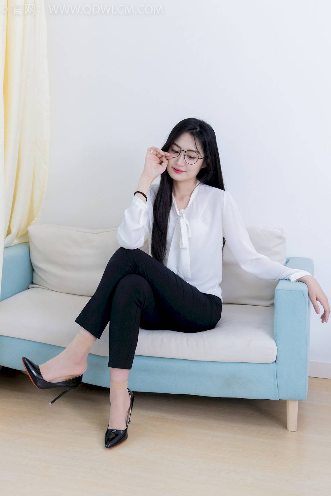 物恋传媒模特小敏白上衣黑色长裤职场丽人写真-118