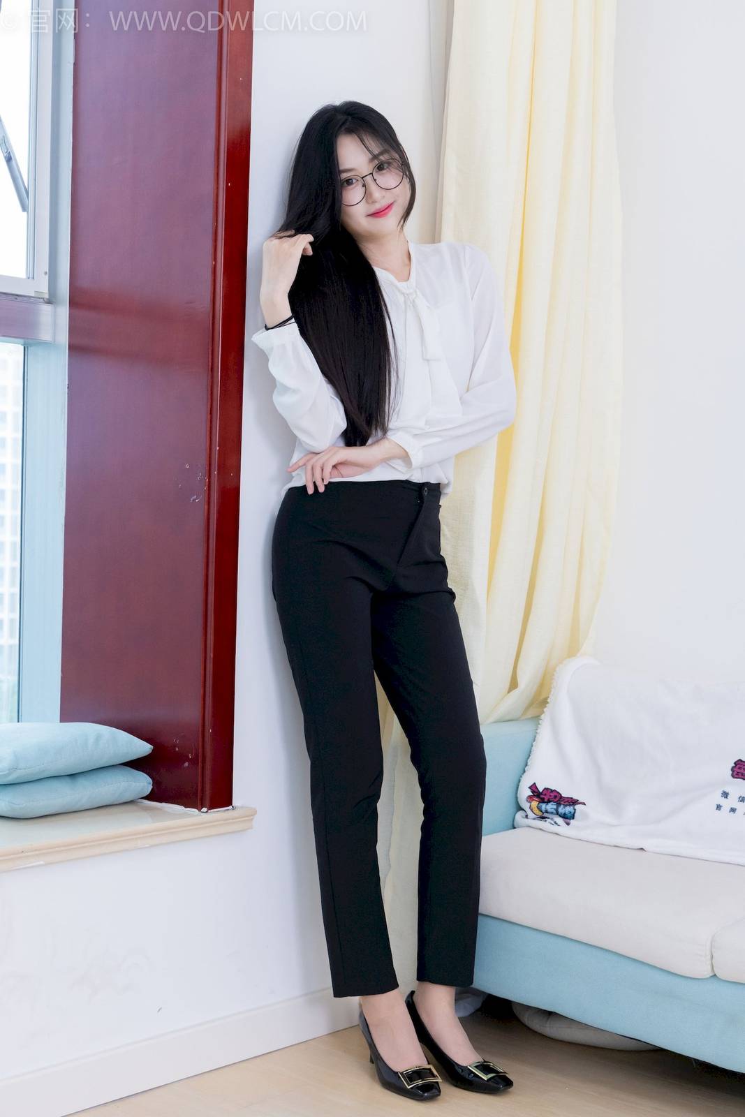 物恋传媒模特小敏白上衣黑色长裤职场丽人写真-141
