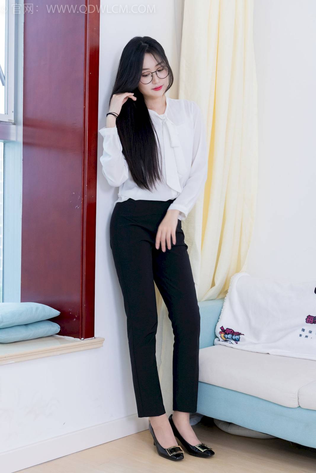 物恋传媒模特小敏白上衣黑色长裤职场丽人写真-140