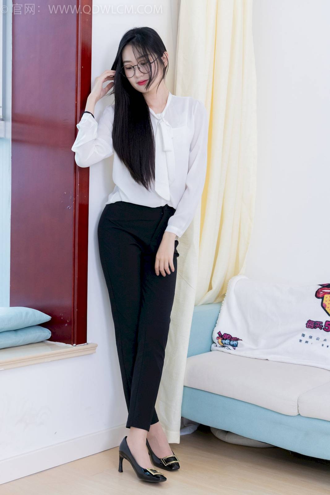 物恋传媒模特小敏白上衣黑色长裤职场丽人写真-142