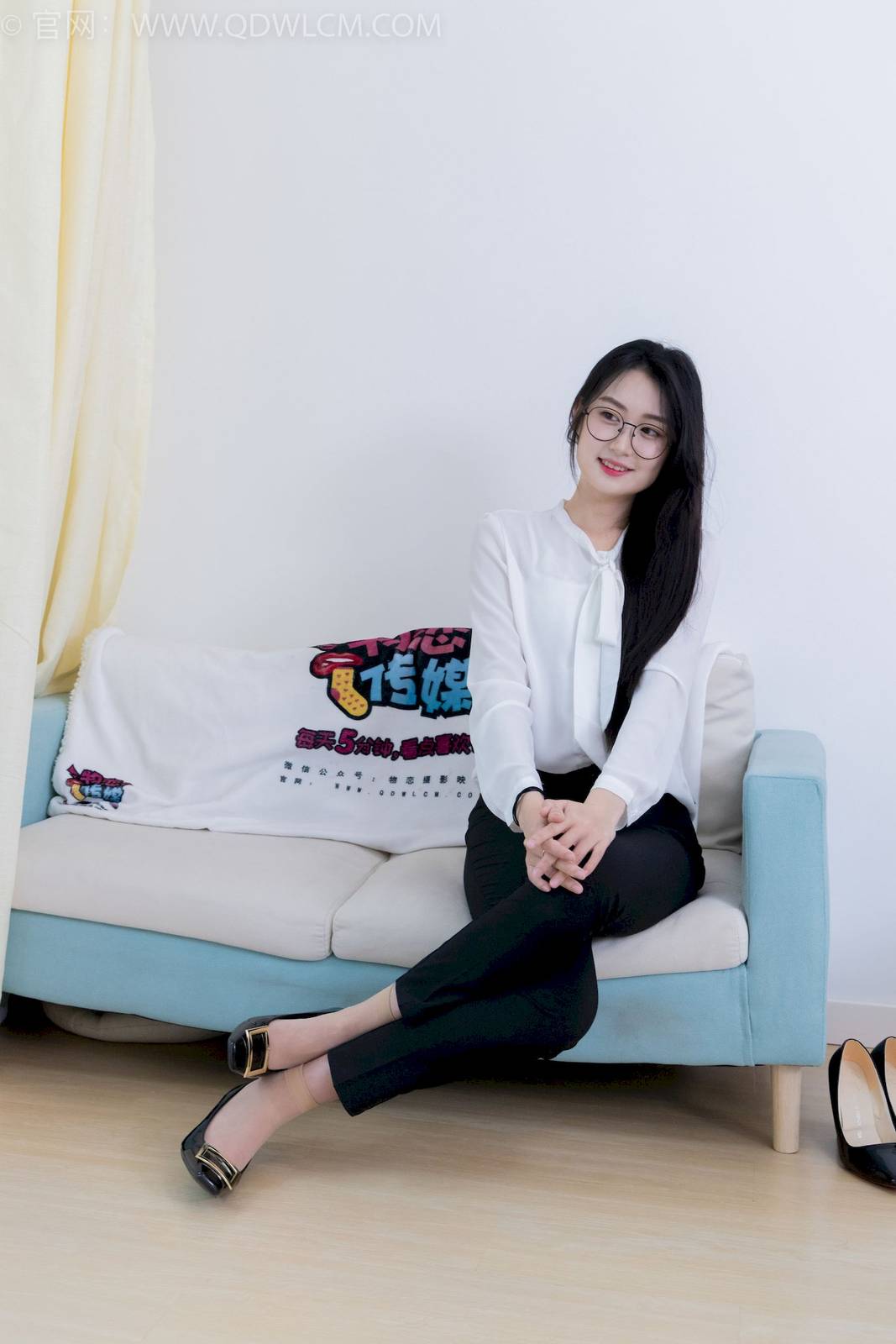 物恋传媒模特小敏白上衣黑色长裤职场丽人写真-158