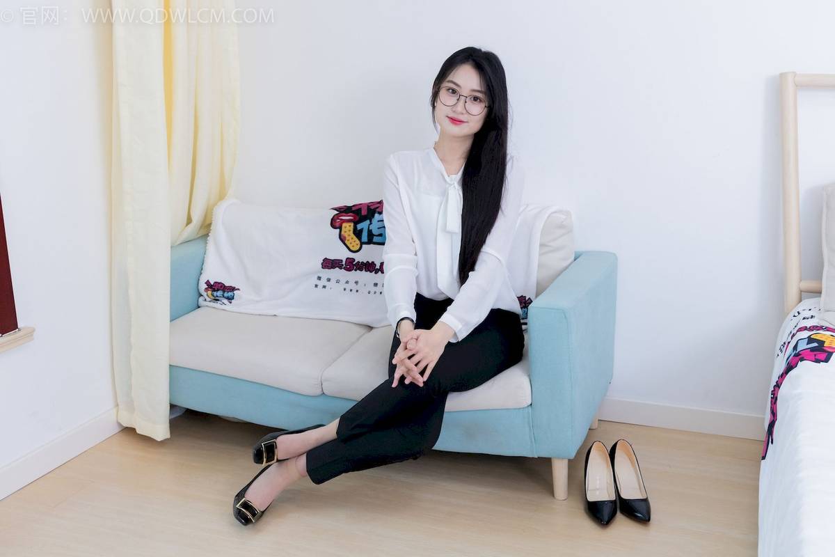 物恋传媒模特小敏白上衣黑色长裤职场丽人写真-157