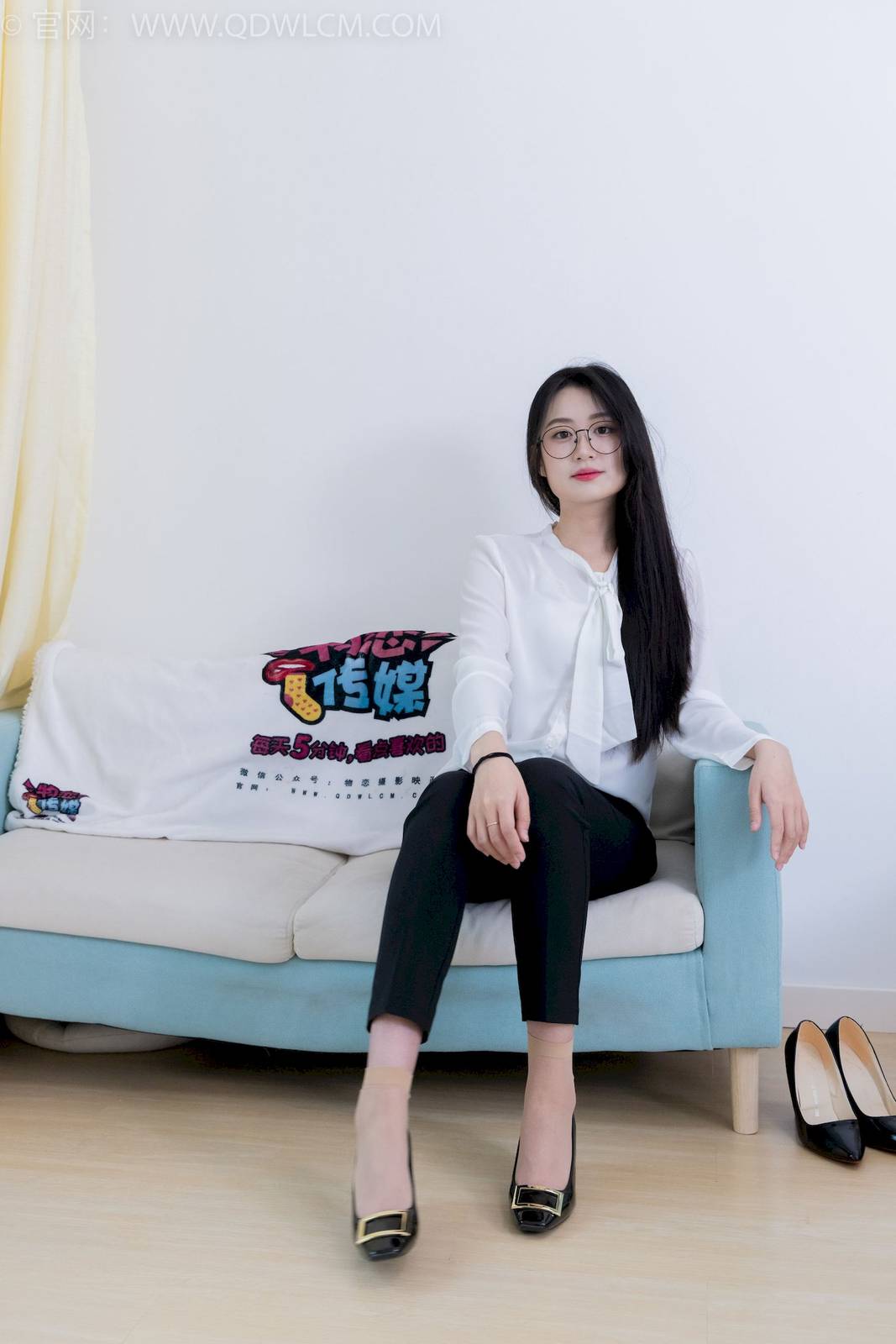 物恋传媒模特小敏白上衣黑色长裤职场丽人写真-162