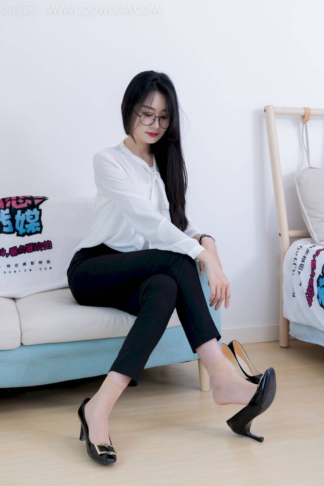 物恋传媒模特小敏白上衣黑色长裤职场丽人写真-166