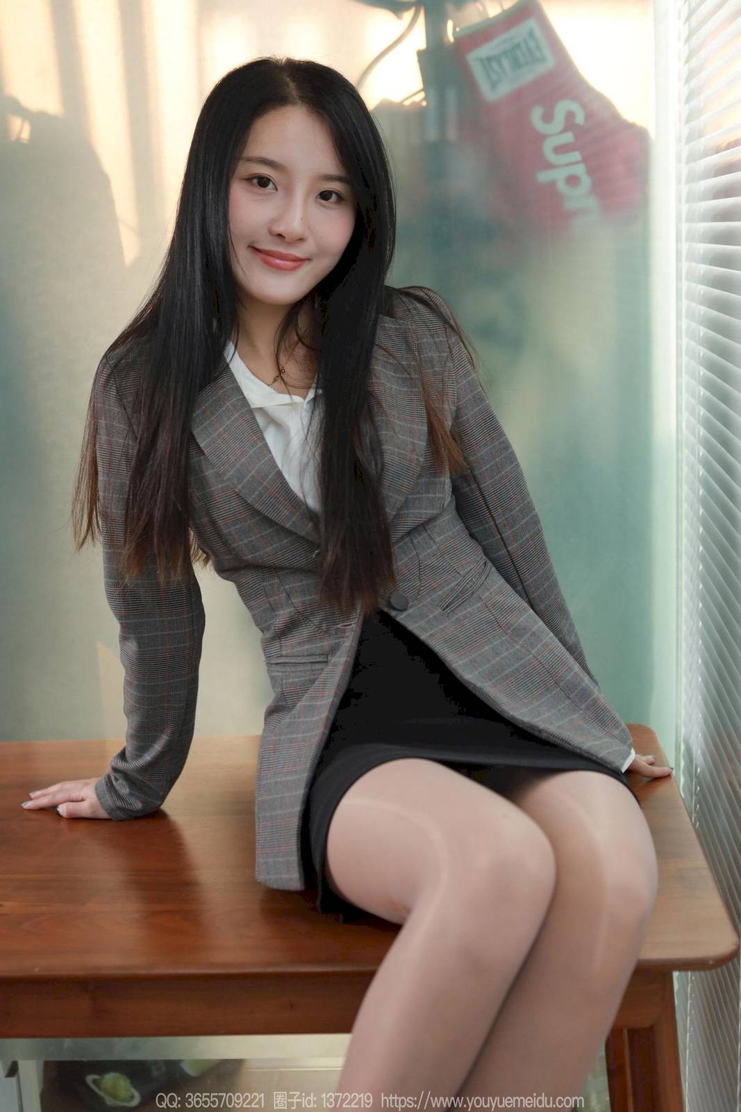 IESS异思趣向模特婉萍黑丝职业装加班加点主题写真-63