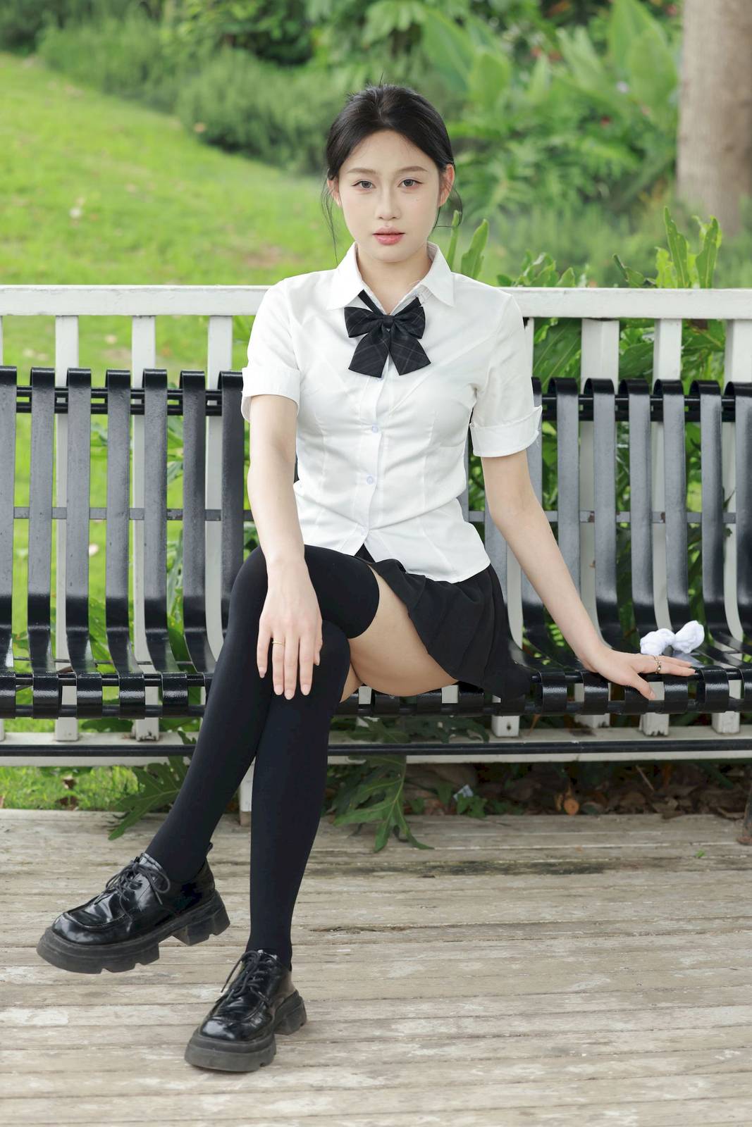 MZSOCK爱美足模特妍妍白色上衣户外黑丝系列写真-3