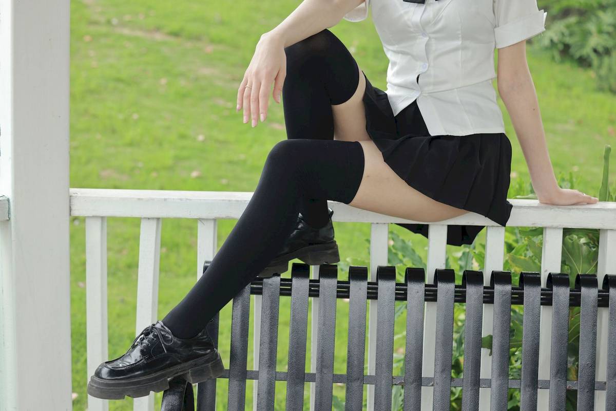 MZSOCK爱美足模特妍妍白色上衣户外黑丝系列写真-17