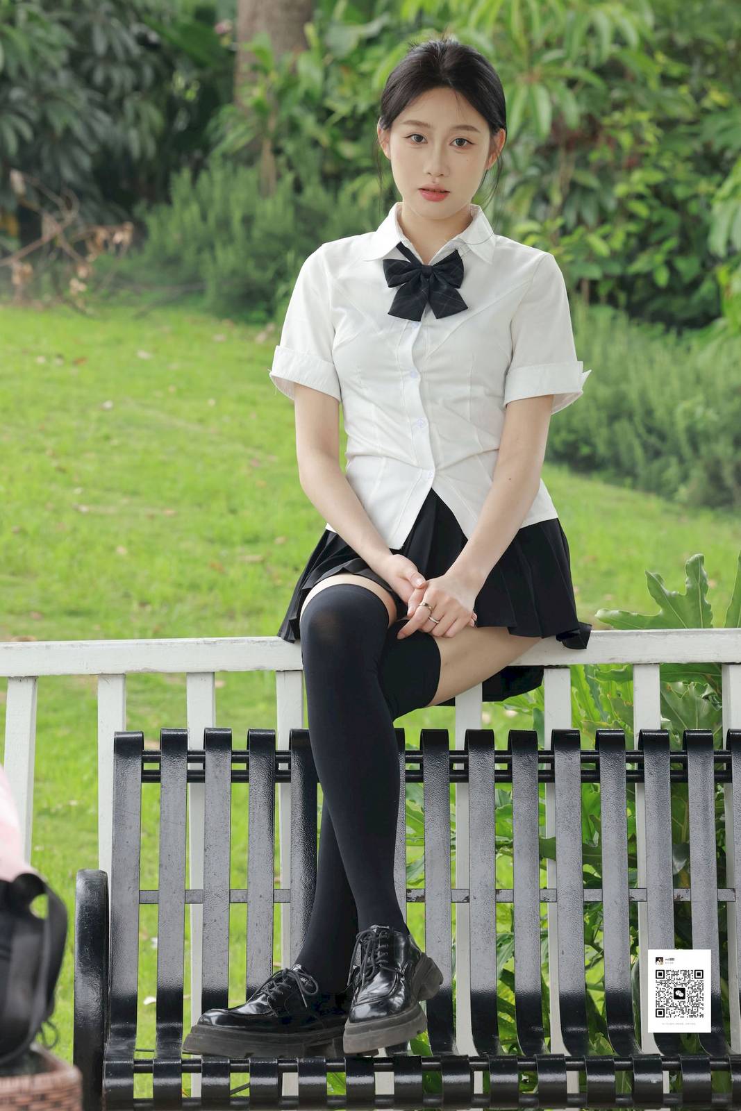 MZSOCK爱美足模特妍妍白色上衣户外黑丝系列写真-23