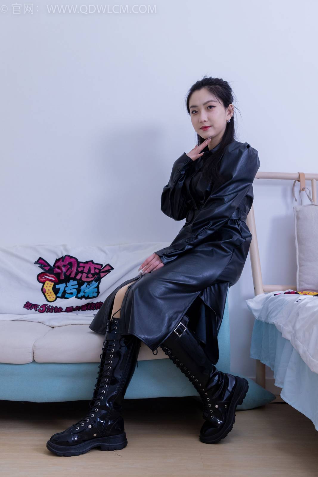 物恋传媒冰山美人川川黑丝美腿黑色皮衣冷艳写真-3