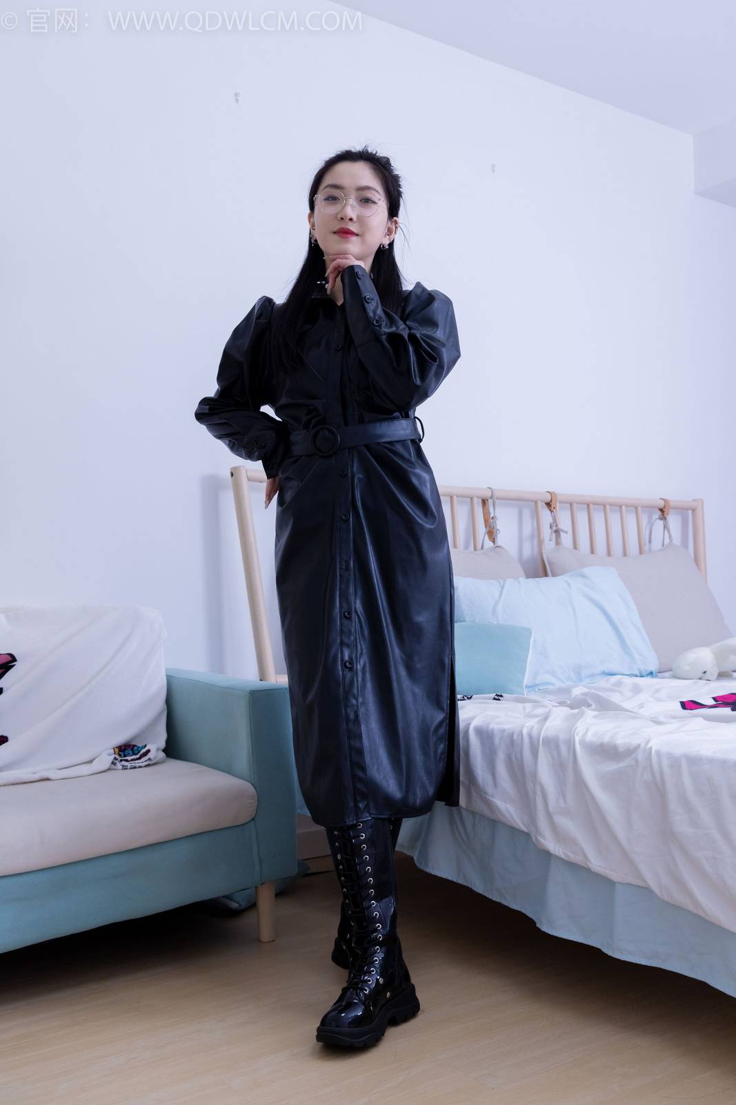 物恋传媒冰山美人川川黑丝美腿黑色皮衣冷艳写真-56