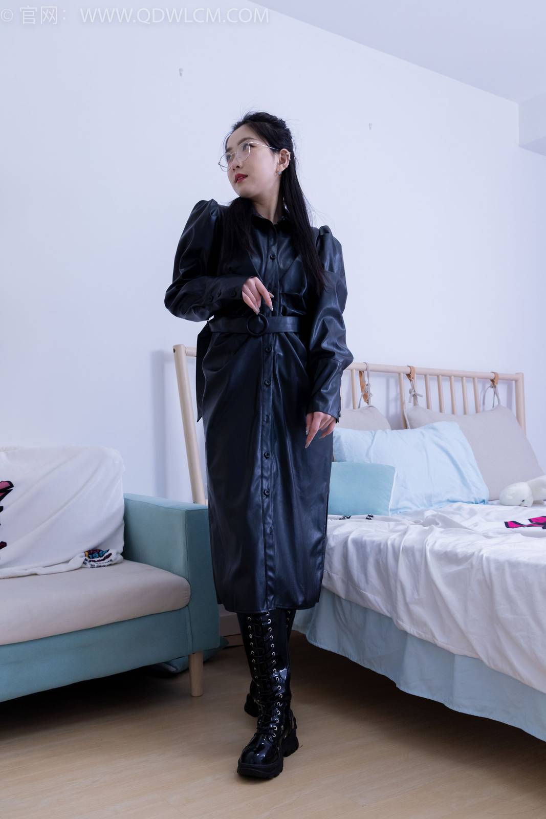 物恋传媒冰山美人川川黑丝美腿黑色皮衣冷艳写真-59