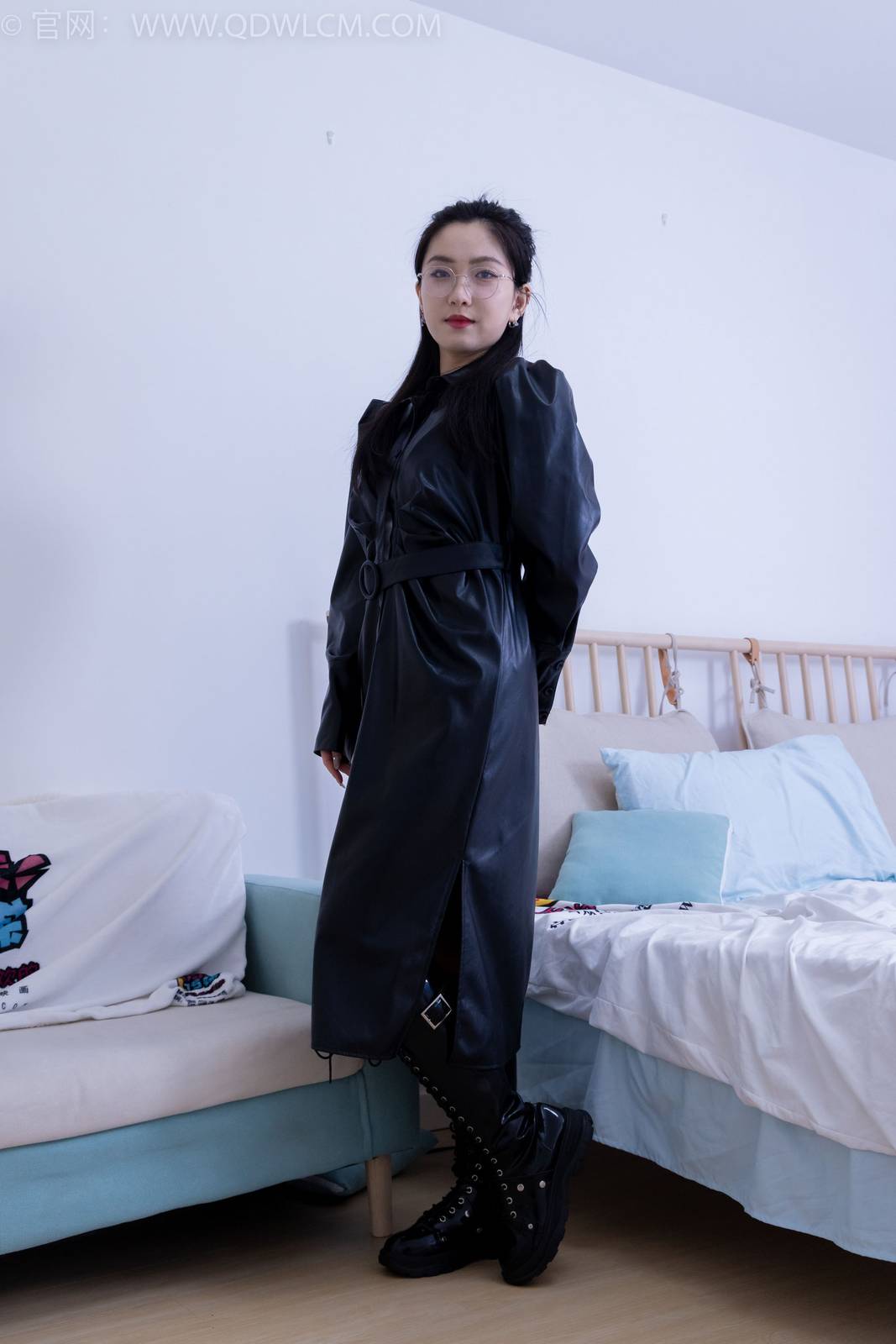 物恋传媒冰山美人川川黑丝美腿黑色皮衣冷艳写真-60