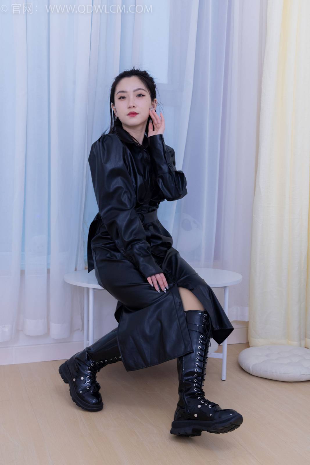 物恋传媒冰山美人川川黑丝美腿黑色皮衣冷艳写真-87