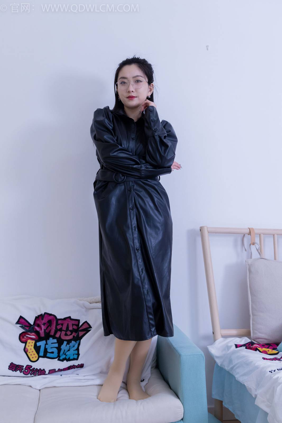 物恋传媒冰山美人川川黑丝美腿黑色皮衣冷艳写真-117