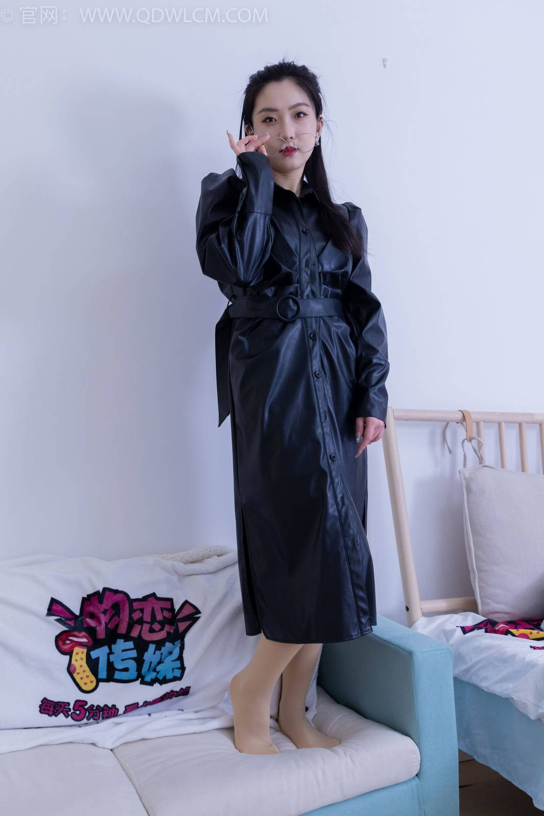 物恋传媒冰山美人川川黑丝美腿黑色皮衣冷艳写真-122