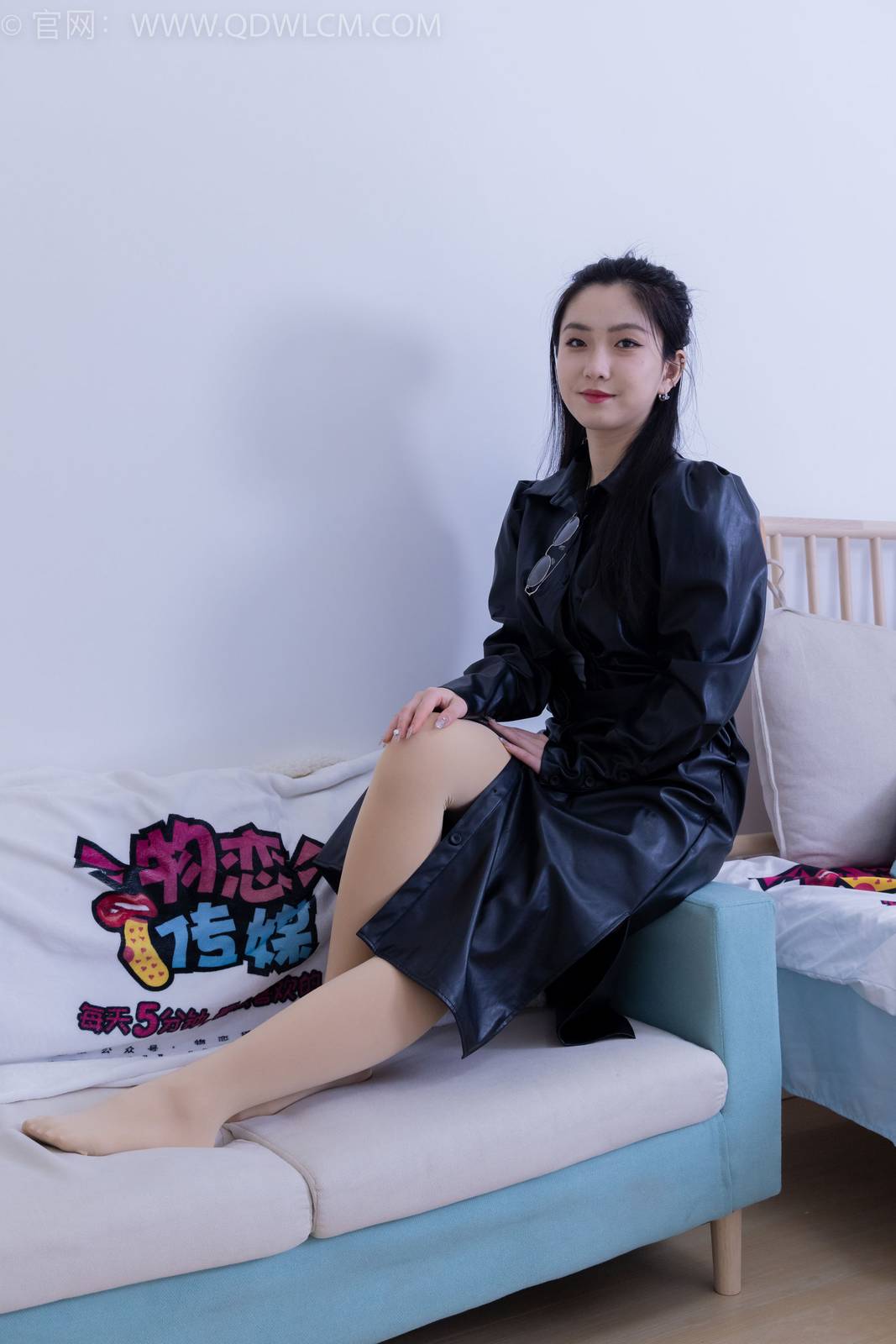 物恋传媒冰山美人川川黑丝美腿黑色皮衣冷艳写真-126