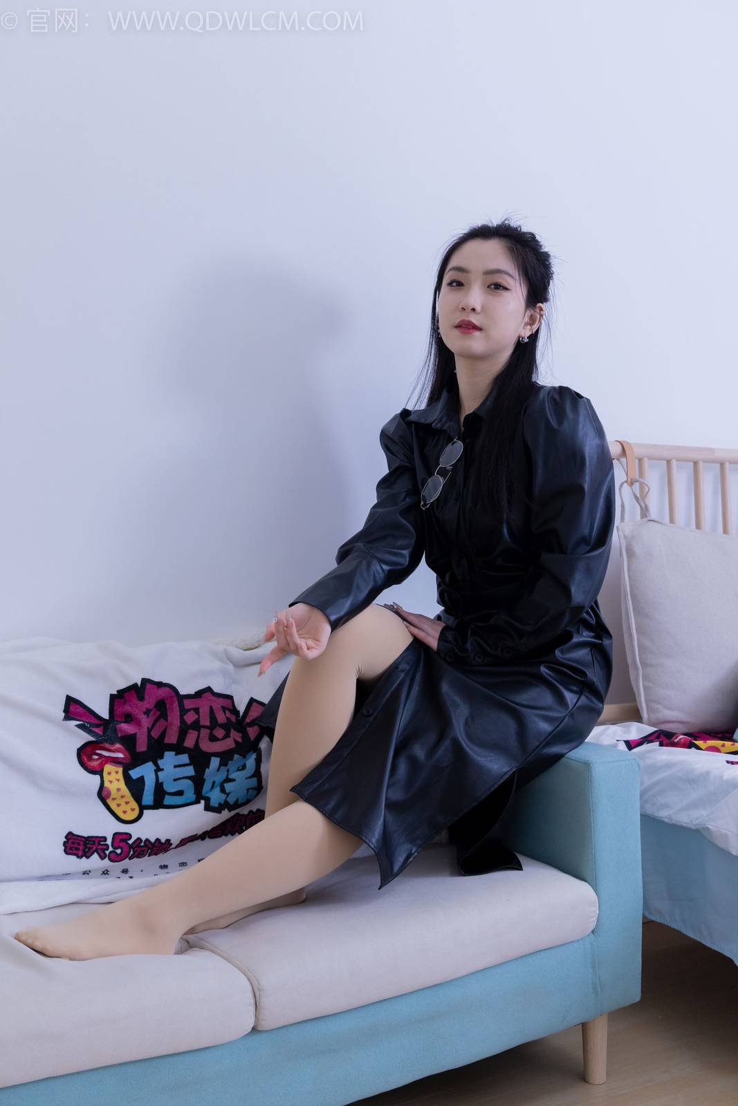 物恋传媒冰山美人川川黑丝美腿黑色皮衣冷艳写真-128