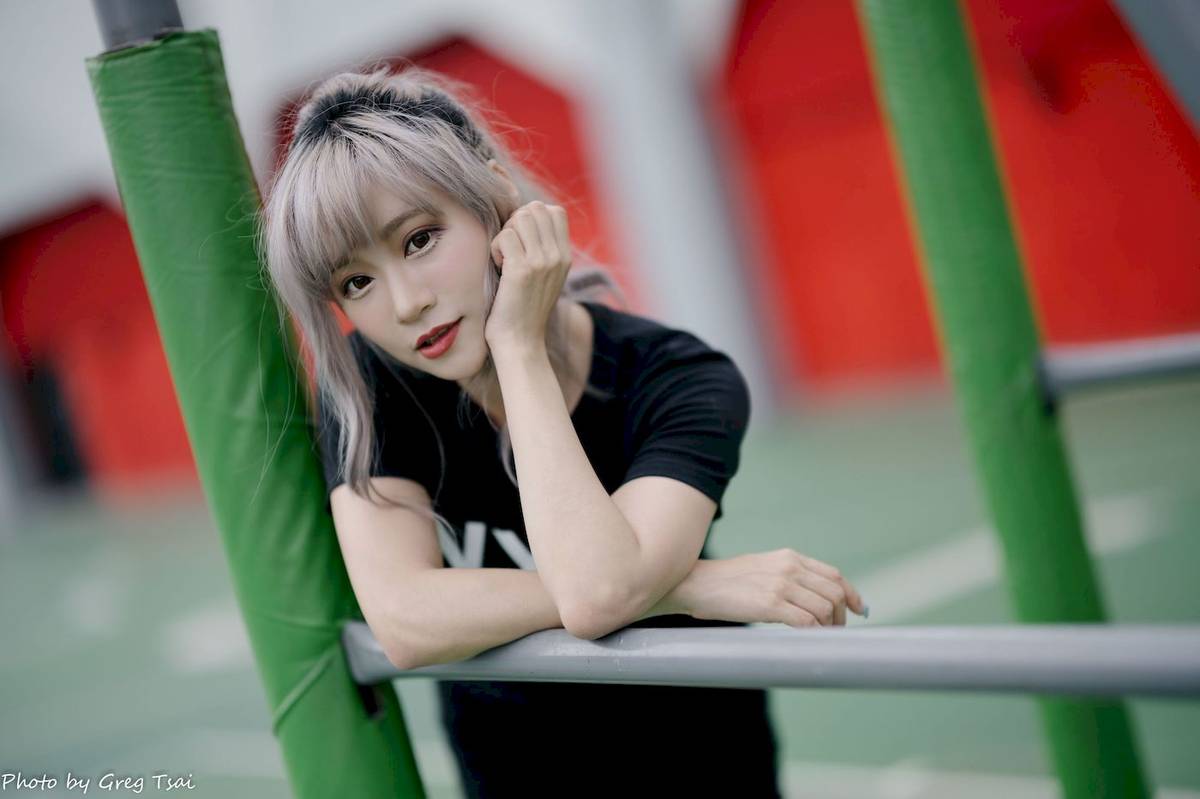 凯云黑色短裙修长美腿巧语嫣然运动风户外写真-53