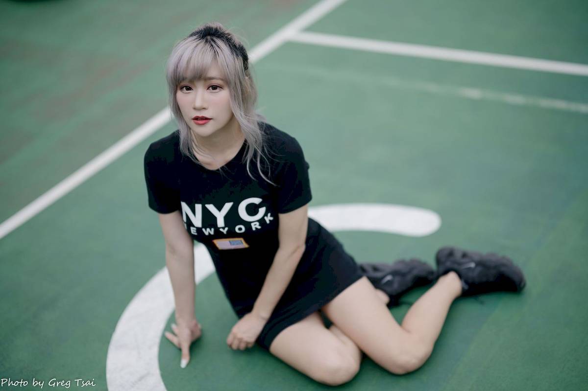 凯云黑色短裙修长美腿巧语嫣然运动风户外写真-63