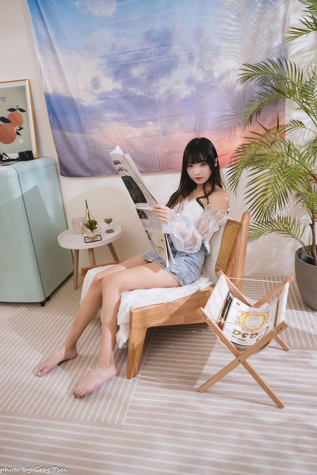 性感少女小穎蕾丝上衣牛仔短裙手握小吉他写真-23