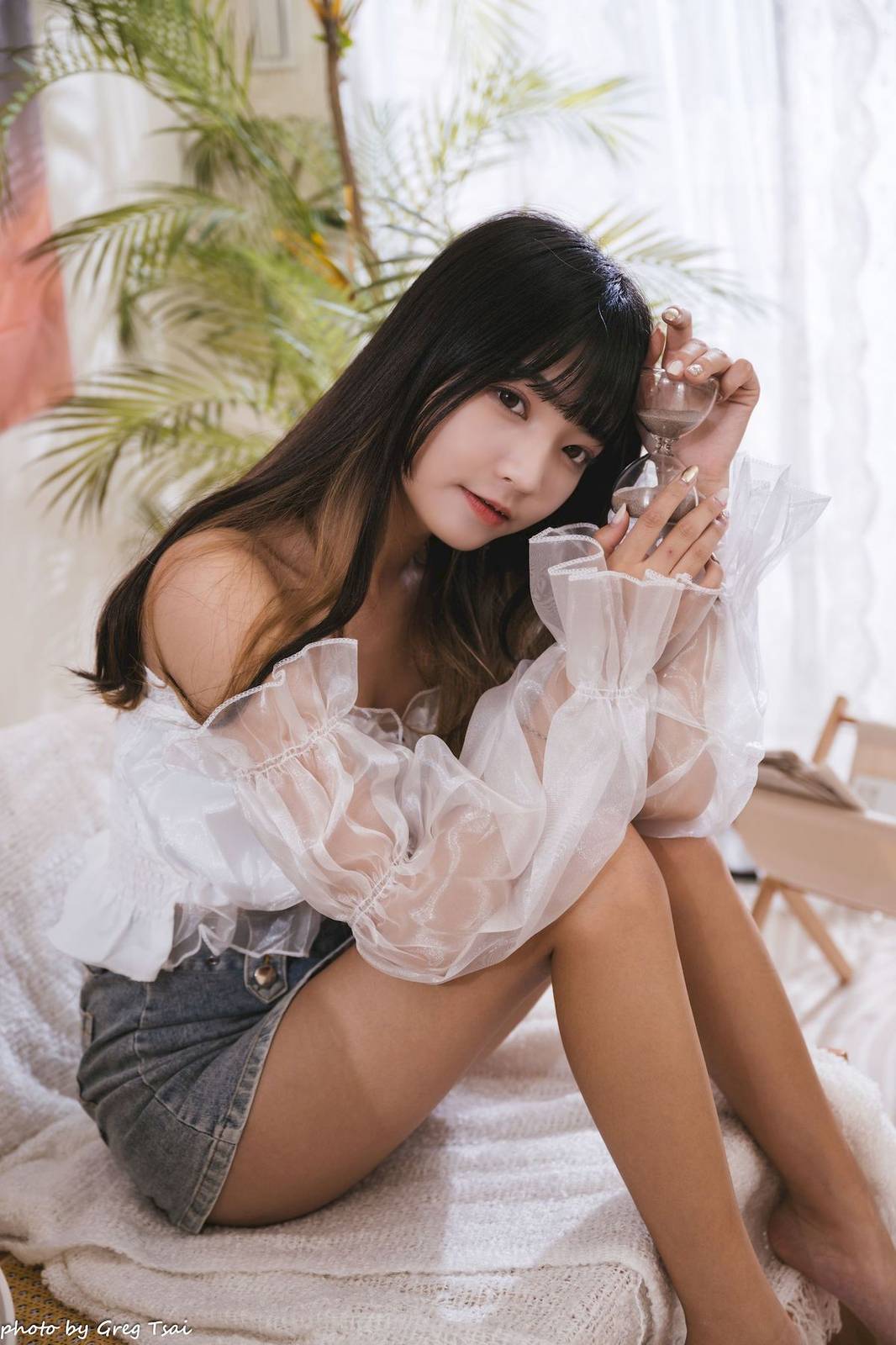 性感少女小穎蕾丝上衣牛仔短裙手握小吉他写真-58