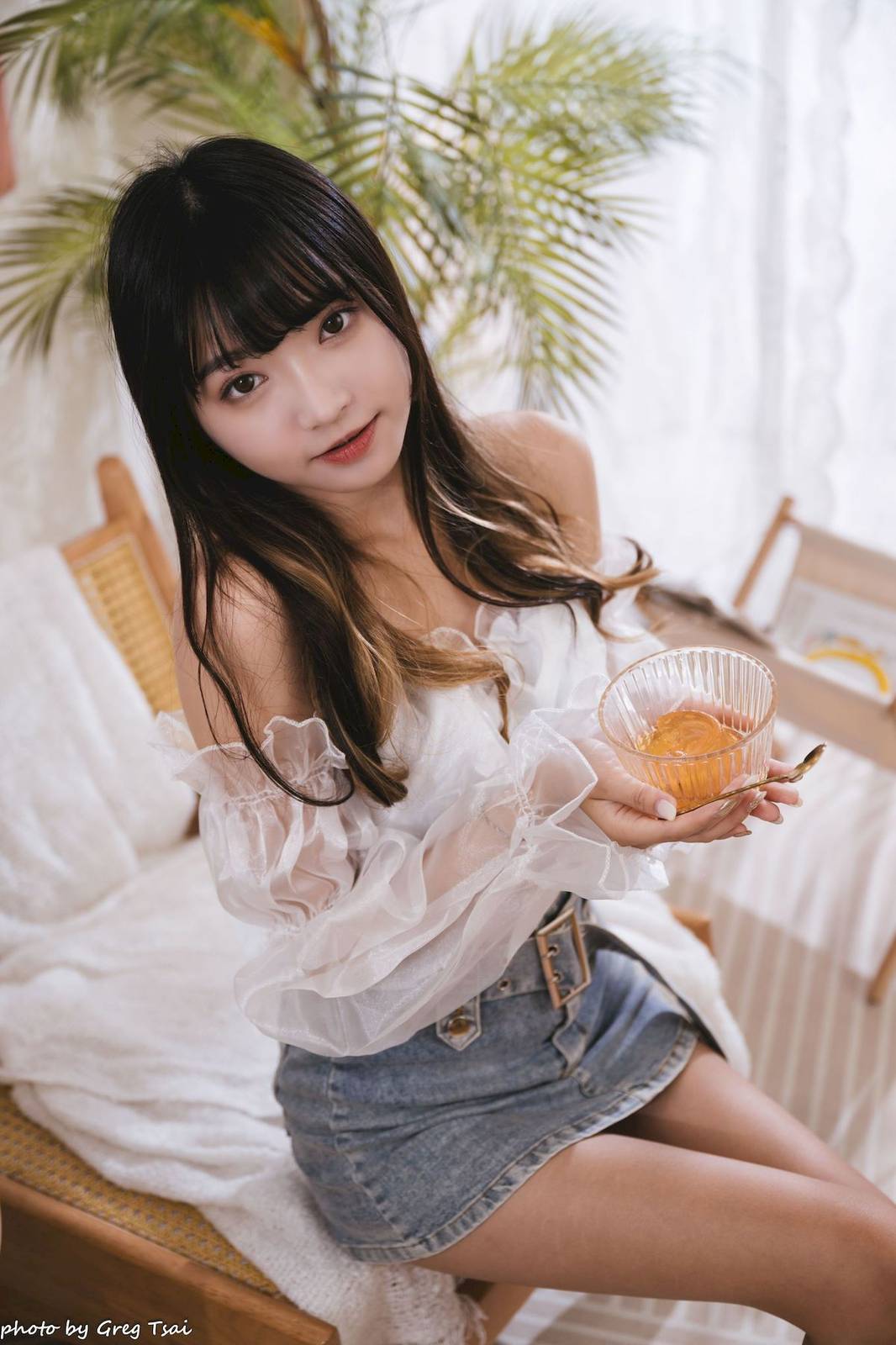 性感少女小穎蕾丝上衣牛仔短裙手握小吉他写真-72