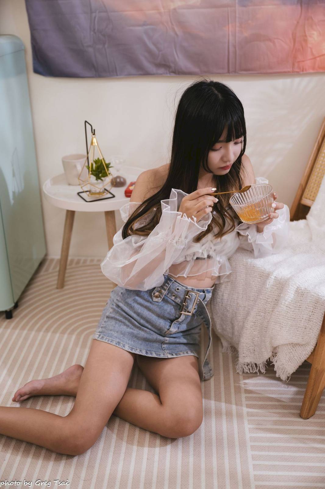 性感少女小穎蕾丝上衣牛仔短裙手握小吉他写真-81