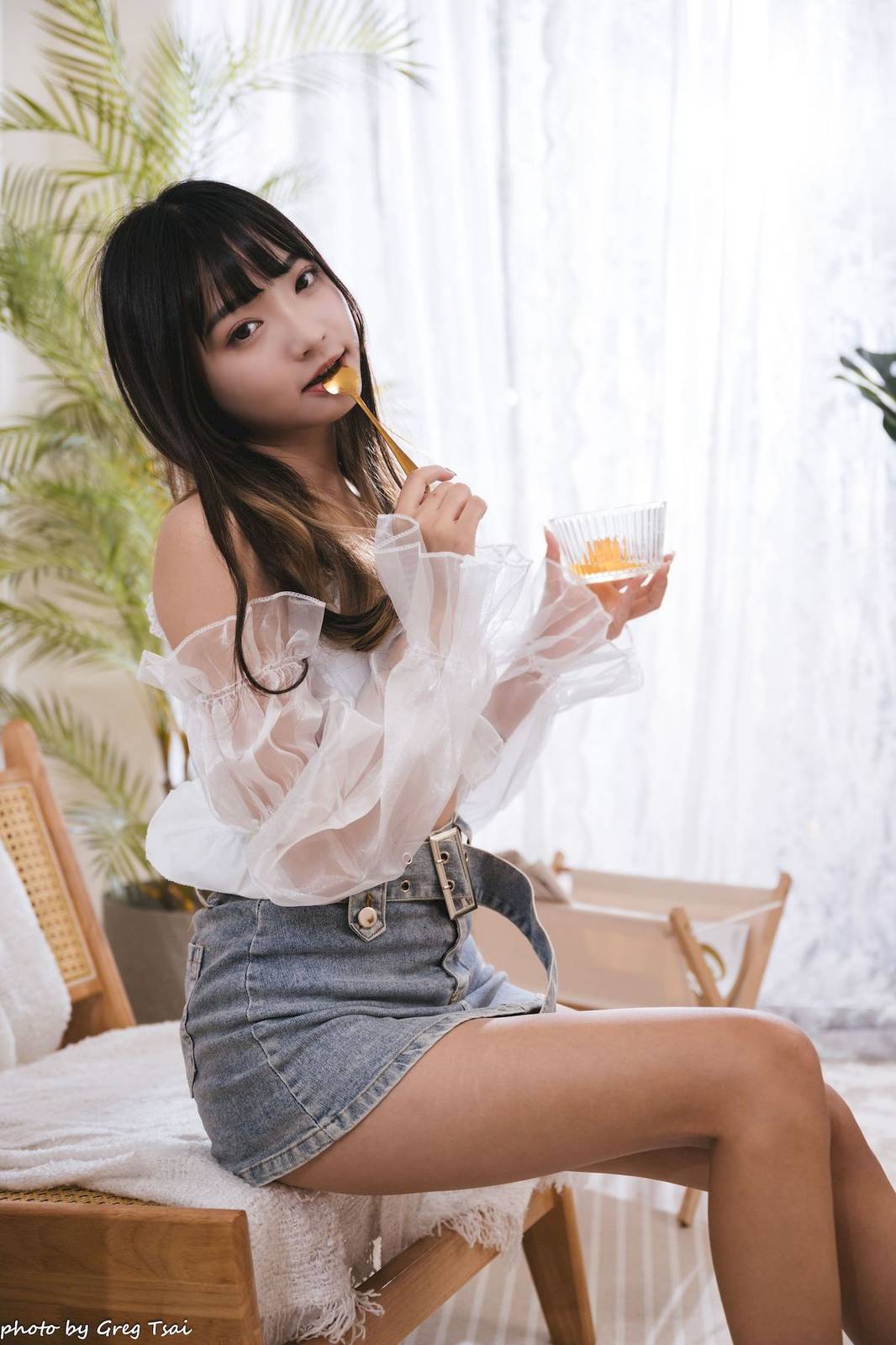 性感少女小穎蕾丝上衣牛仔短裙手握小吉他写真-77