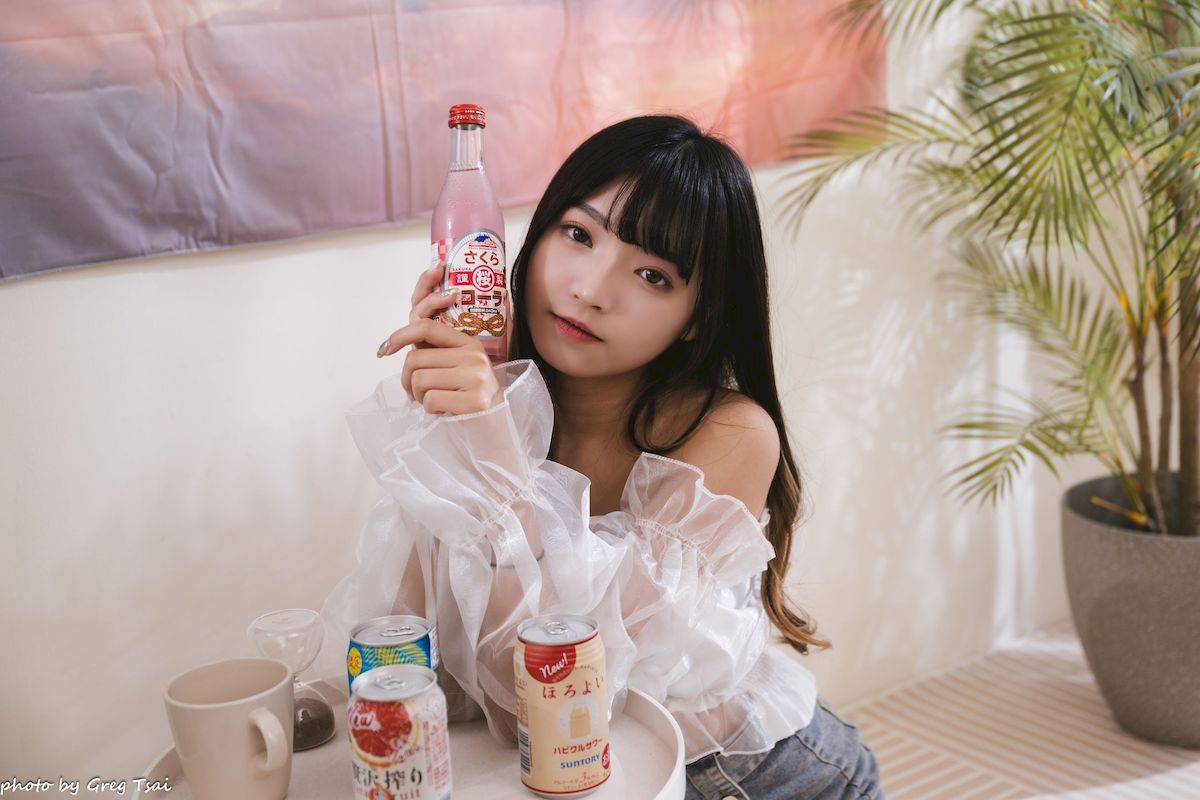 性感少女小穎蕾丝上衣牛仔短裙手握小吉他写真-93