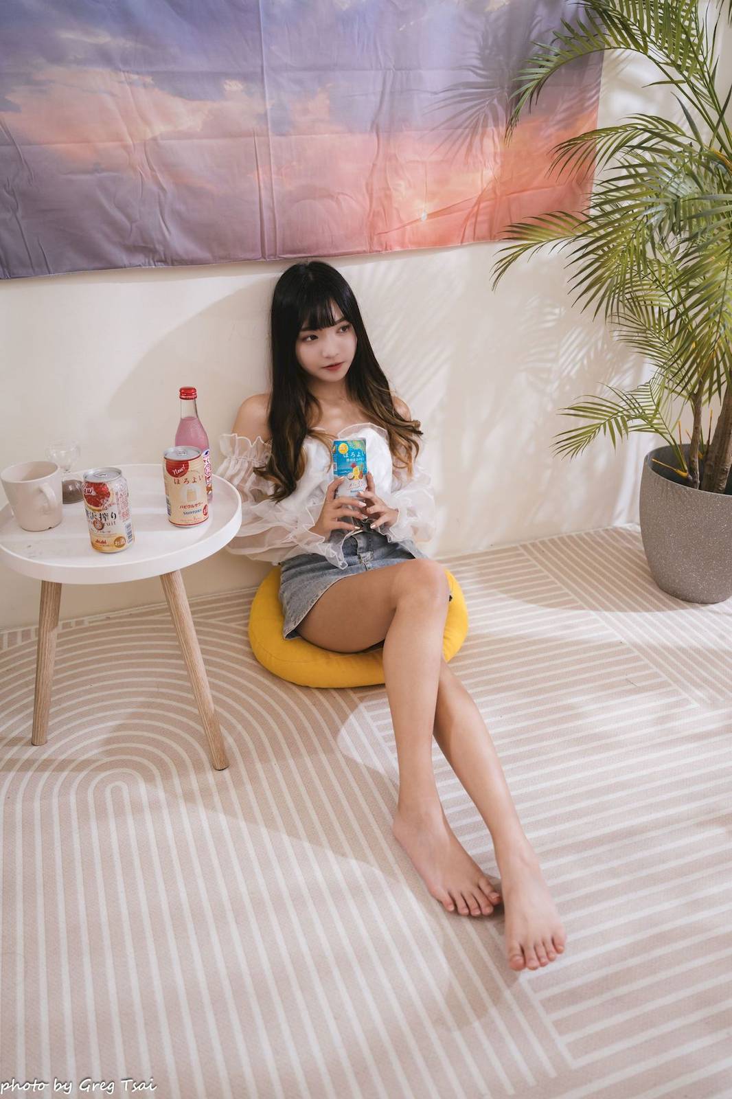 性感少女小穎蕾丝上衣牛仔短裙手握小吉他写真-95