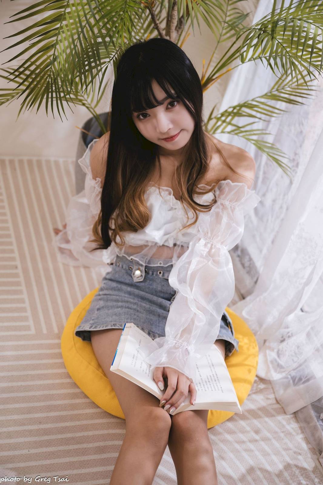 性感少女小穎蕾丝上衣牛仔短裙手握小吉他写真-119