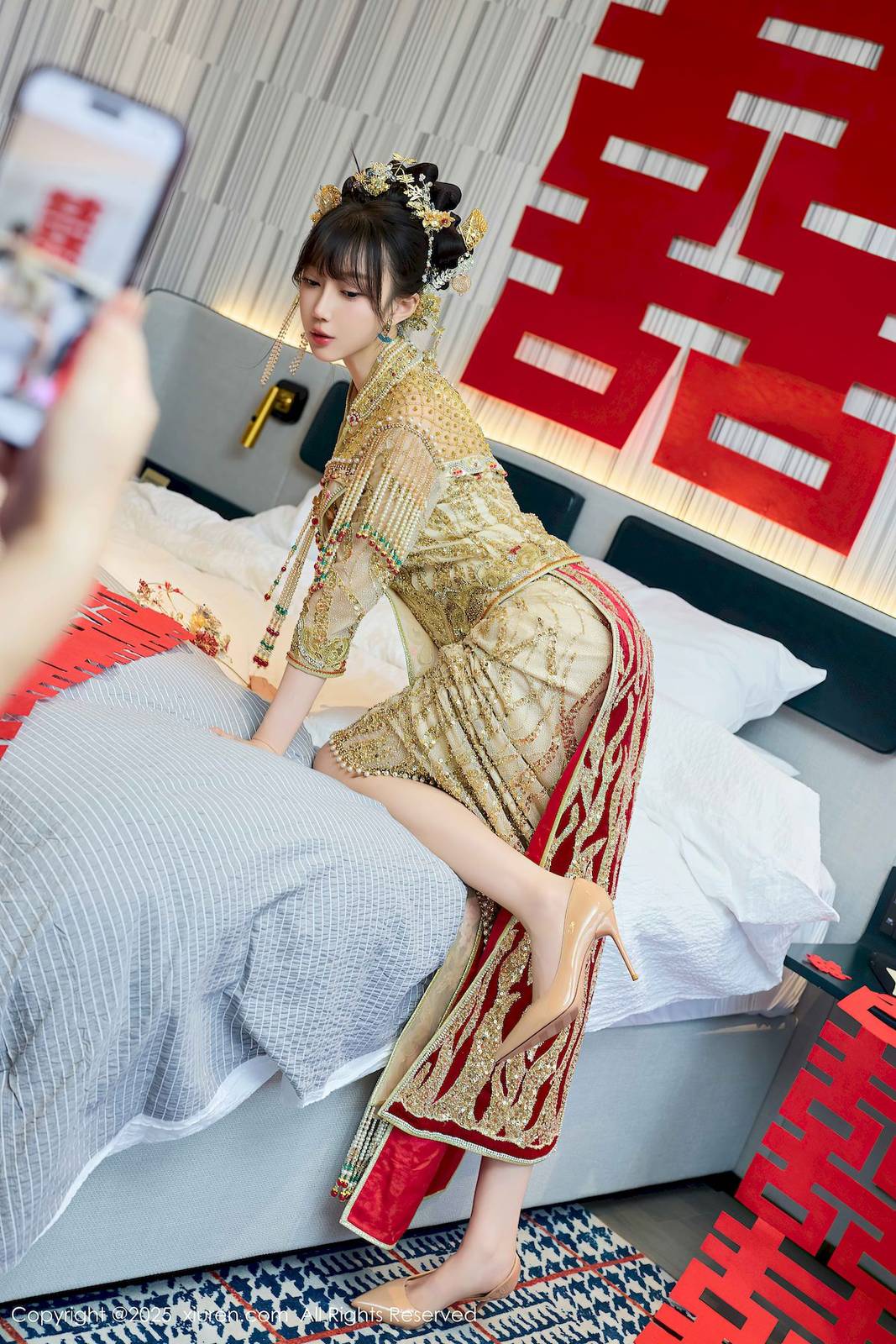 秀人网模特玥儿玥er秀禾服饰肉色丝袜心愿旅拍-2