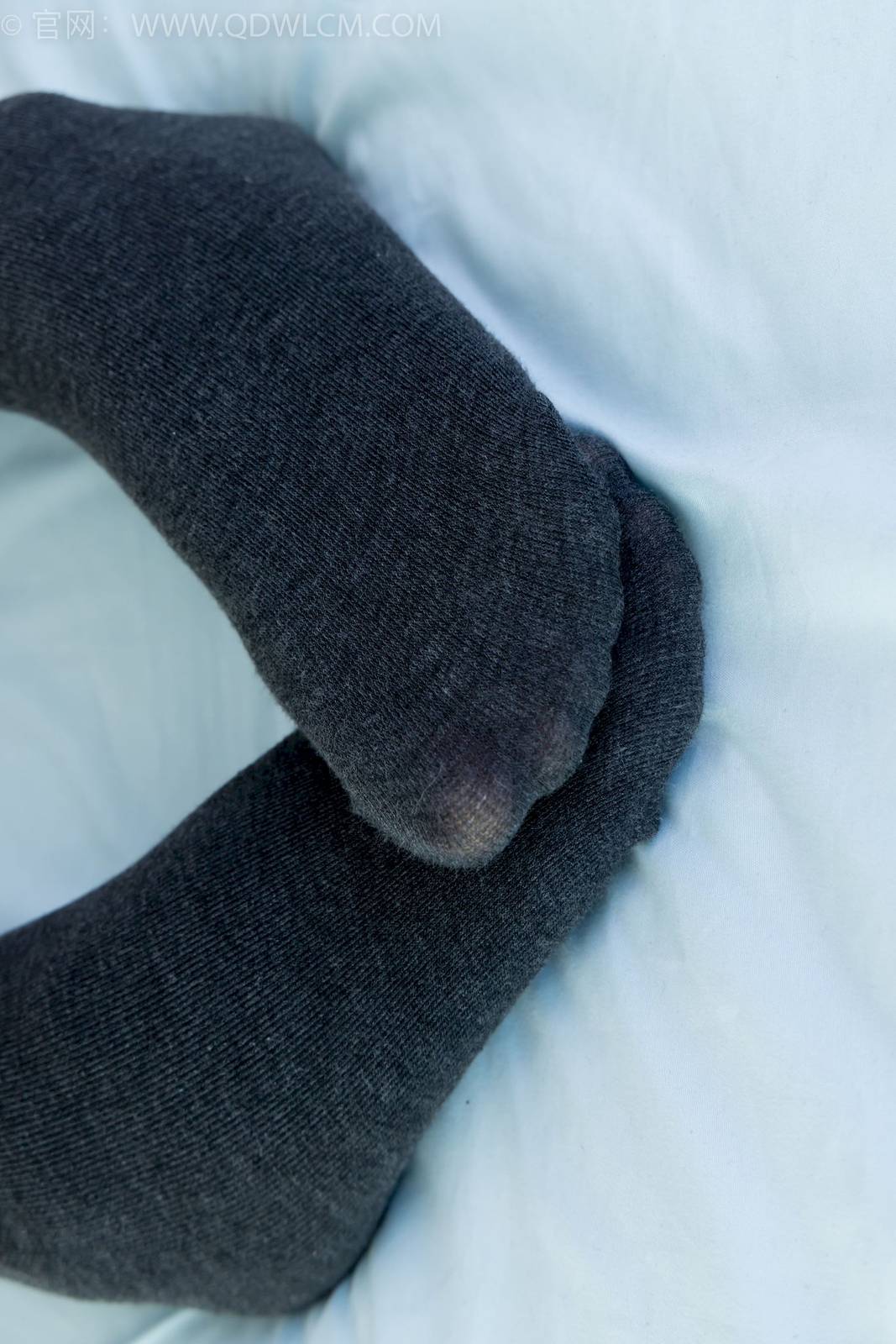 物恋传媒模特岚岚黑色风衣厚灰丝居家知性写真-4