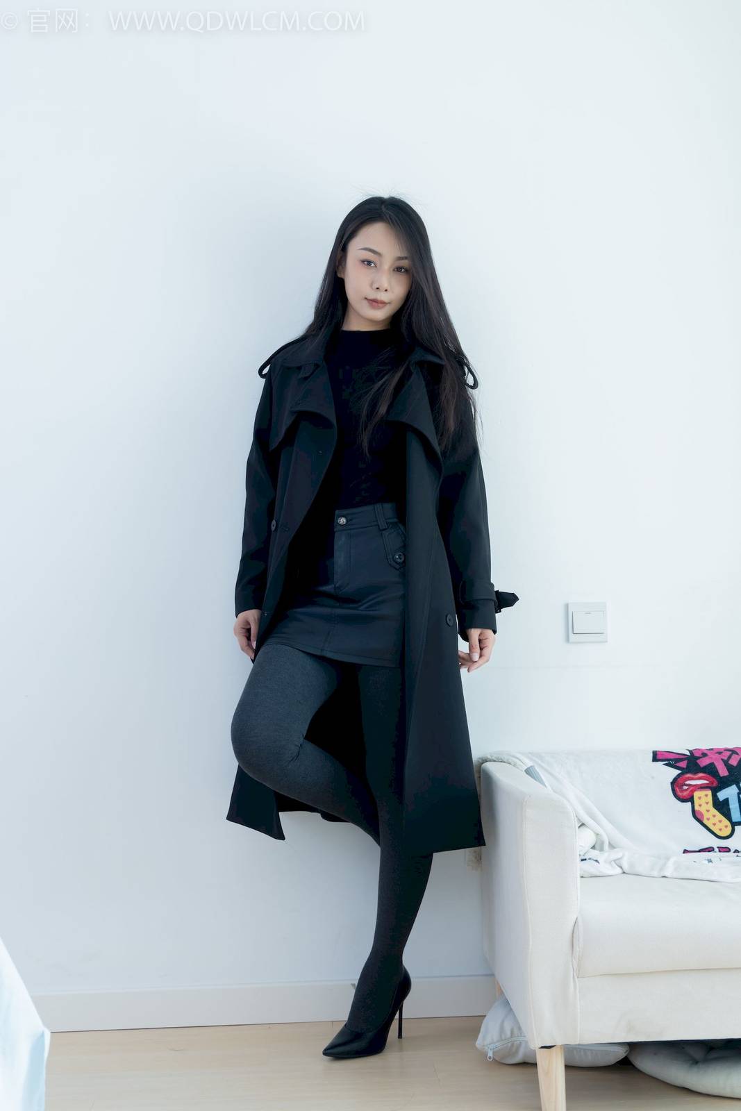 物恋传媒模特岚岚黑色风衣厚灰丝居家知性写真-93