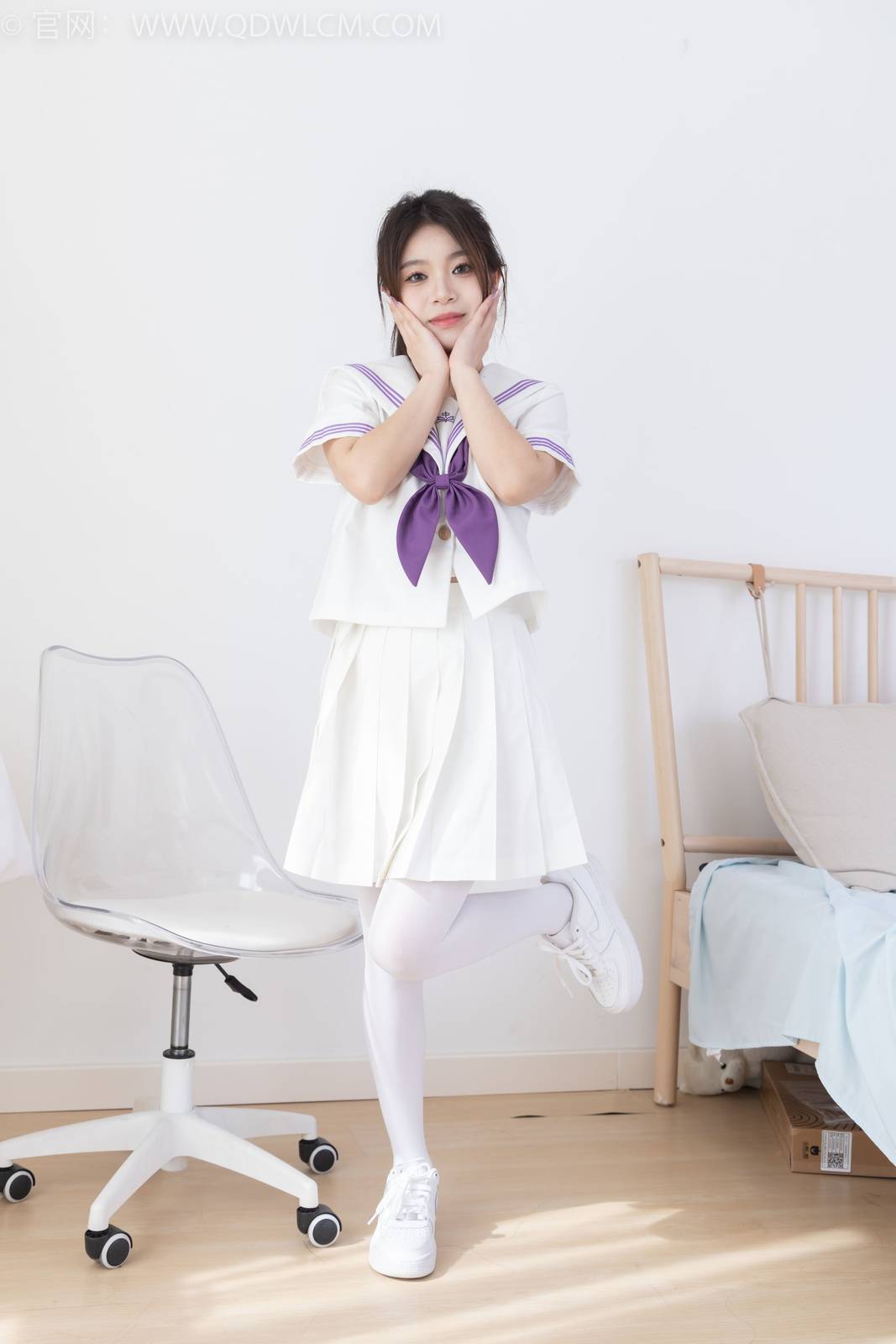 物恋传媒模特闪闪白色JK制服套装白丝板鞋写真-45