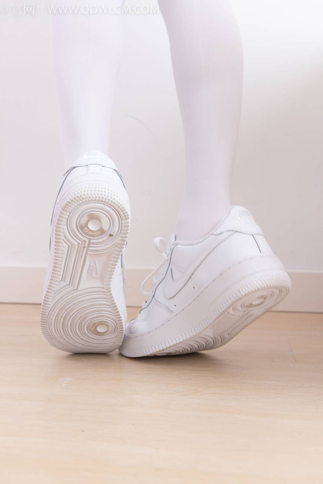 物恋传媒模特闪闪白色JK制服套装白丝板鞋写真-61