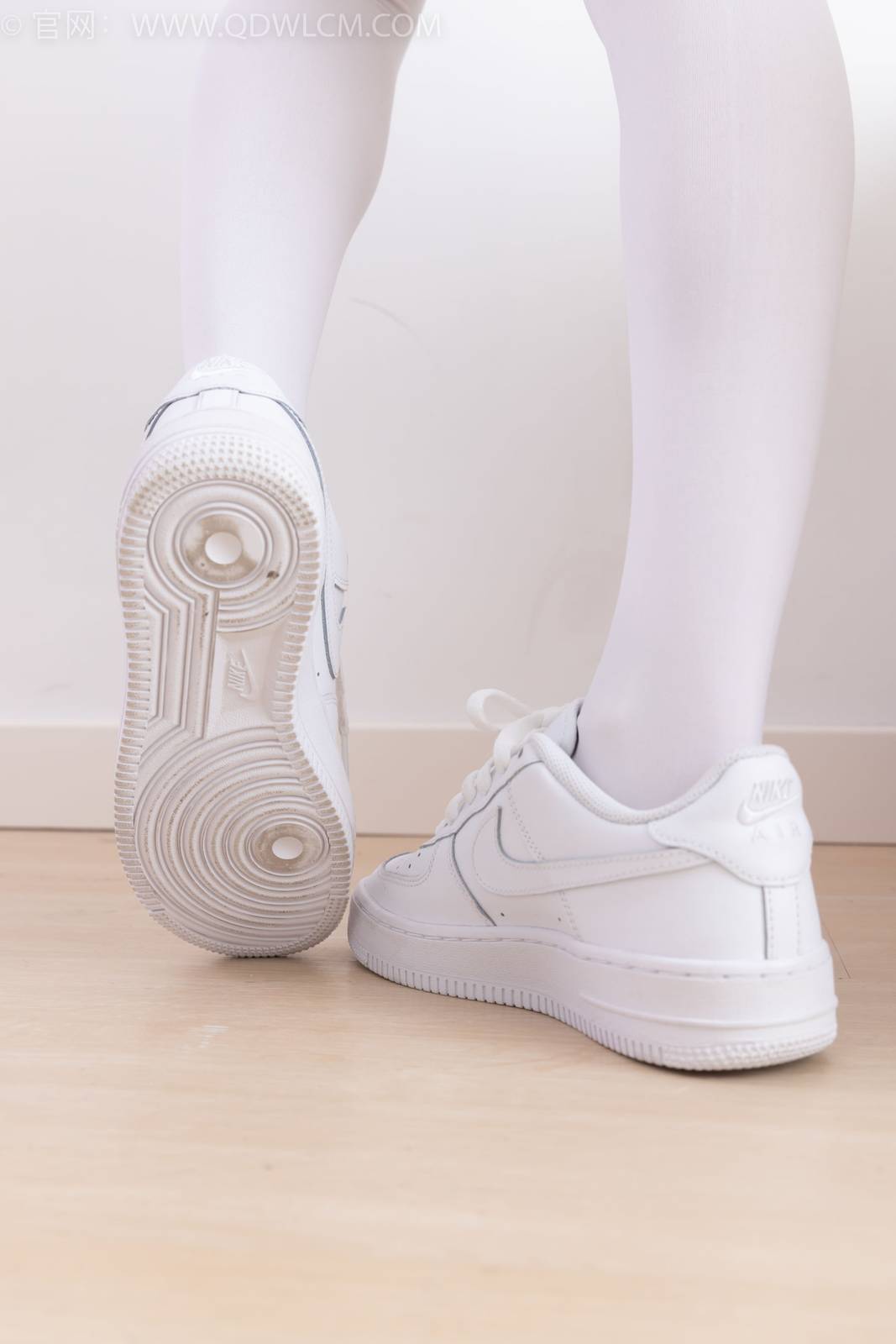 物恋传媒模特闪闪白色JK制服套装白丝板鞋写真-60