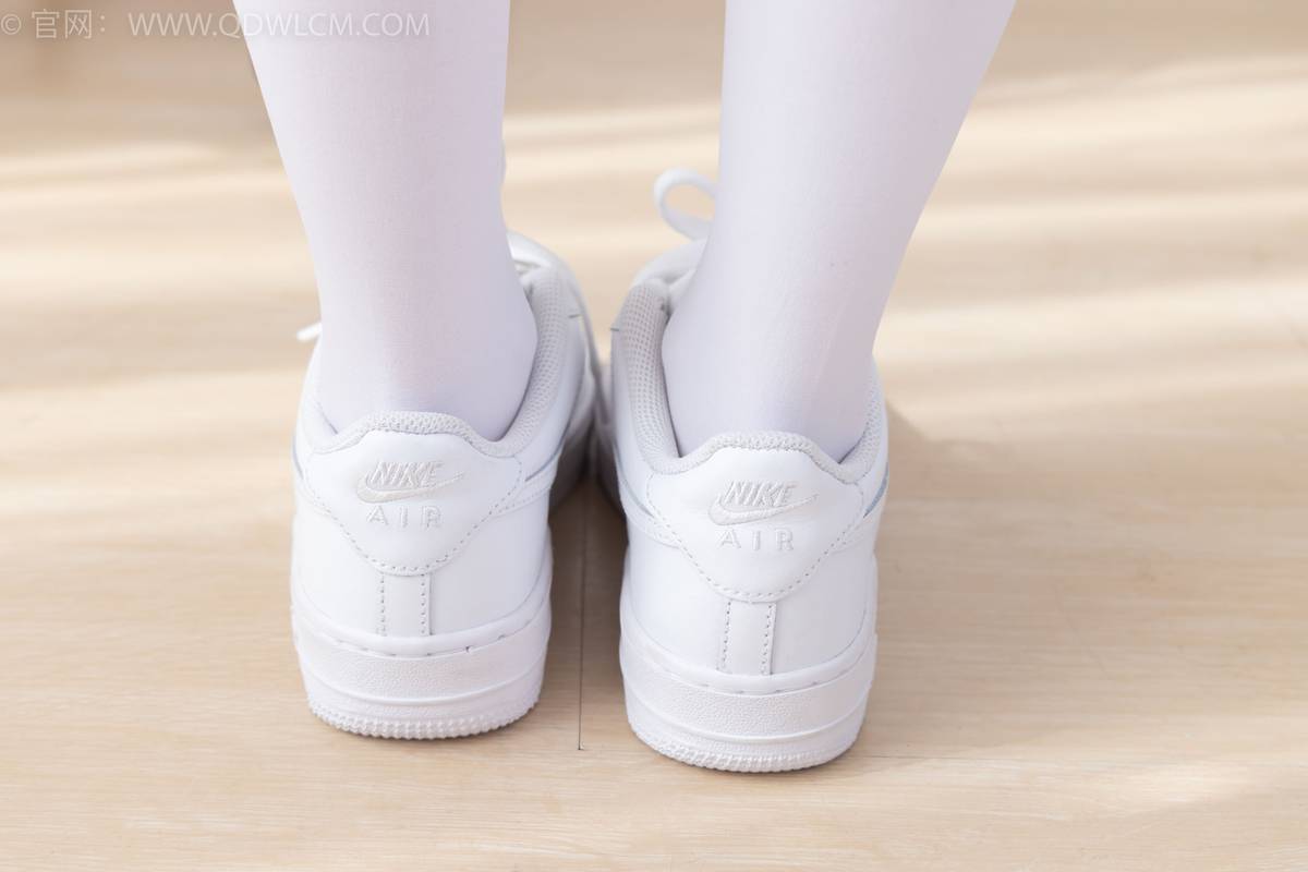 物恋传媒模特闪闪白色JK制服套装白丝板鞋写真-70