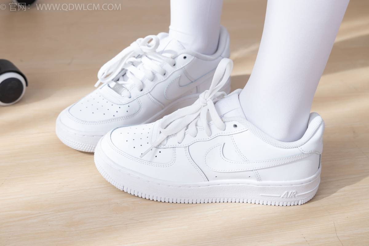 物恋传媒模特闪闪白色JK制服套装白丝板鞋写真-85