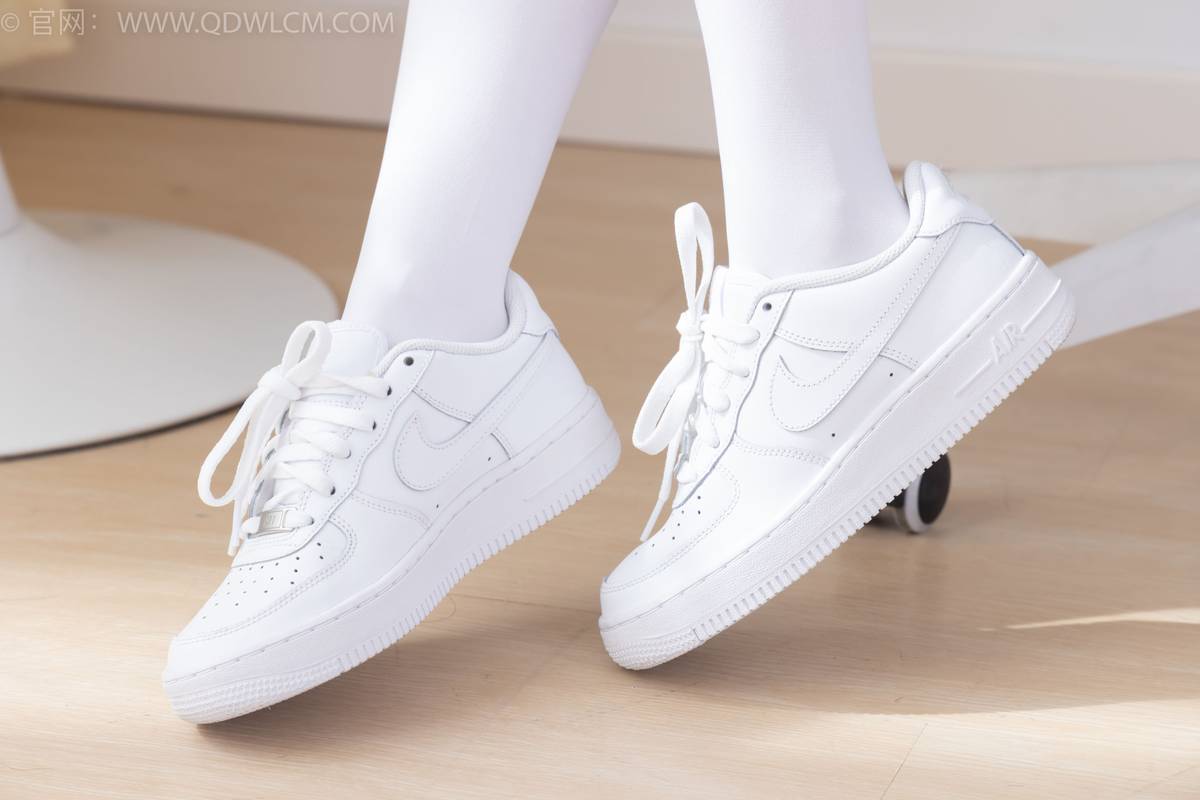 物恋传媒模特闪闪白色JK制服套装白丝板鞋写真-98