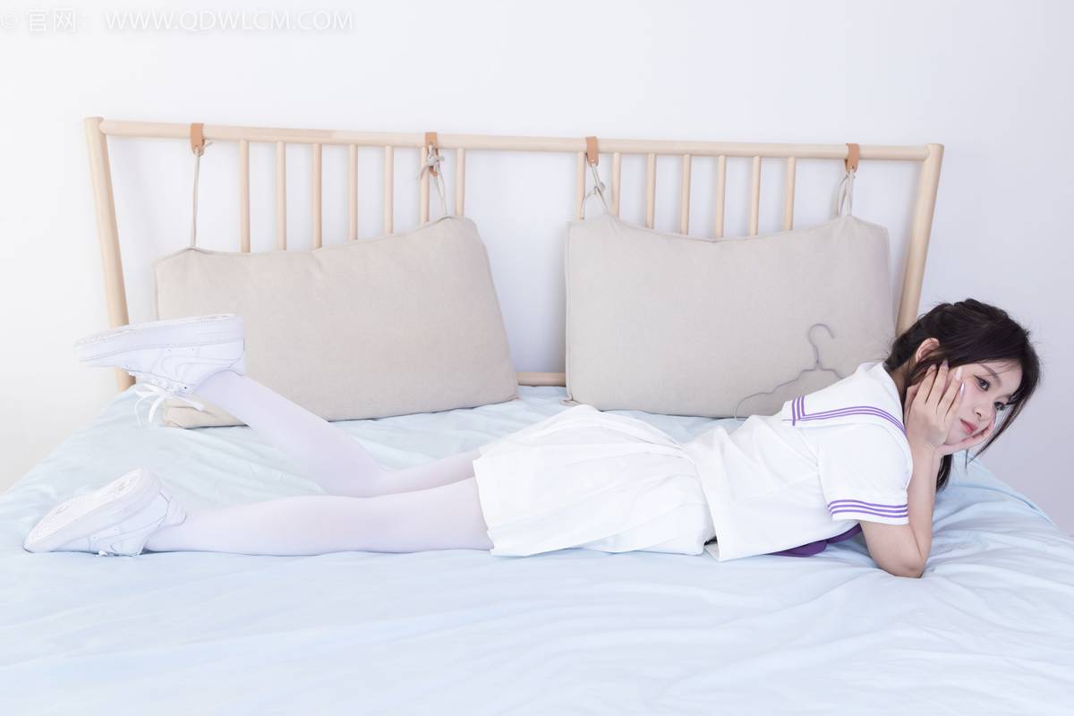 物恋传媒模特闪闪白色JK制服套装白丝板鞋写真-122